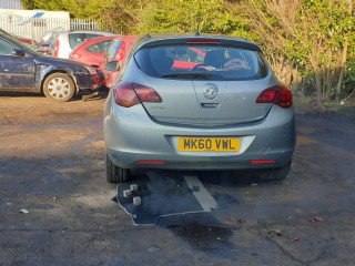 Opel Astra J 2010г. 1.7 л., A 17 DTR - фото №3