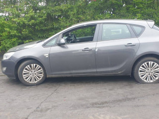 Opel Astra J 2011г. 1.7 л., A 17 DTJ - фото №2