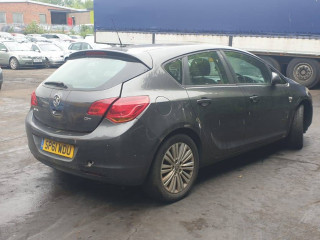 Opel Astra J 2011г. 1.7 л., A 17 DTJ - фото №9