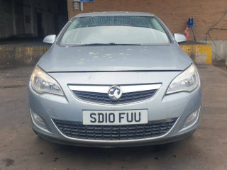 Opel Astra J 2010г. 1.4 л., A 14 XER - фото №1