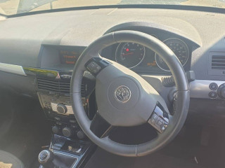 Opel Astra Family/H [рестайлинг] 2010г. 1.6 л., Z 16 XER - фото №2