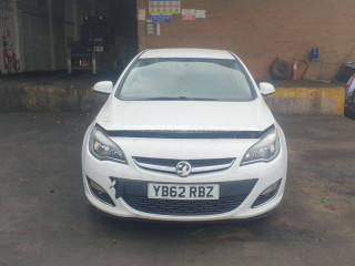 Opel Astra J [рестайлинг] 2013г. 2.0 л., A 20 DTH - фото №1