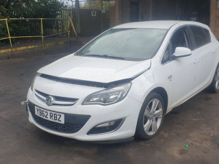 Opel Astra J [рестайлинг] 2013г. 2.0 л., A 20 DTH - фото №3