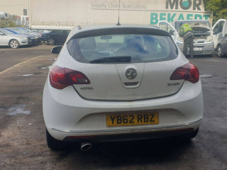 Opel Astra J [рестайлинг] 2013г. 2.0 л., A 20 DTH - фото №5