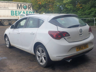 Opel Astra J [рестайлинг] 2013г. 2.0 л., A 20 DTH - фото №6