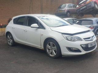 Opel Astra J [рестайлинг] 2013г. 2.0 л., A 20 DTH - фото №9