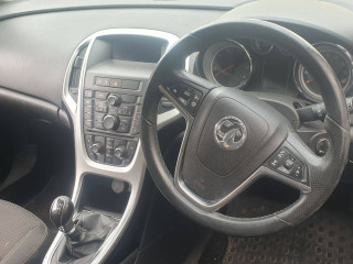 Opel Astra J [рестайлинг] 2013г. 2.0 л., A 20 DTH - фото №11