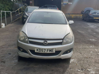 Opel Astra GTC H 2007г. 1.9 л., Z19DTH - фото №4