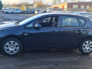 Opel Astra J 2011г. 1.3 л., A 13 DTE - фото №2