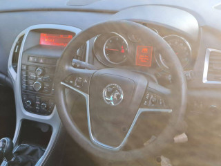 Opel Astra J 2011г. 1.3 л., A 13 DTE - фото №3