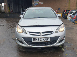 Opel Astra J [рестайлинг] 2012г. 1.6 л., A 16 XER - фото №1