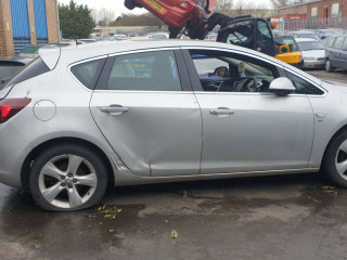 Opel Astra J [рестайлинг] 2012г. 1.6 л., A 16 XER - фото №5