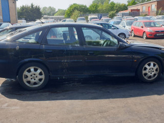 Opel Vectra B [рестайлинг] 1999г. 2.5 л., X 25 XE - фото №3