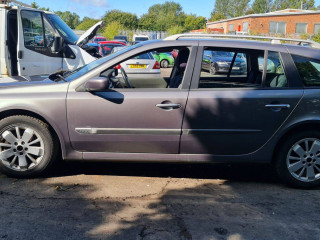 Renault Laguna 2 поколение [рестайлинг] 2007г. 1.9 л., F9Q 758 - фото №4