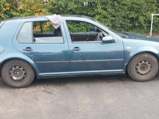 Volkswagen Golf 4 поколение 2001г. 1.4 л., AXP - фото №1