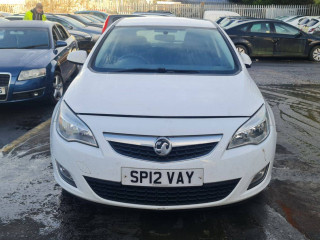 Opel Astra J 2012г. 1.6 л., A 16 XER - фото №1