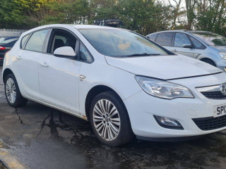 Opel Astra J 2012г. 1.6 л., A 16 XER - фото №3