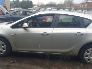 Opel Astra J 2010г. 1.6 л., A 16 XER - фото №4