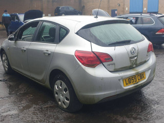 Opel Astra J 2010г. 1.6 л., A 16 XER - фото №6