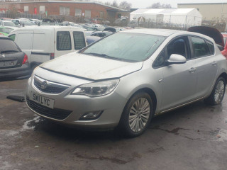 Opel Astra J 2011г. 1.6 л., A 16 XER - фото №2