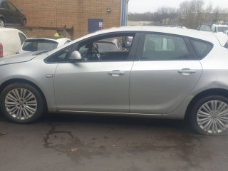 Opel Astra J 2011г. 1.6 л., A 16 XER - фото №4