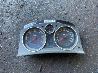 Щиток приборов (приборная панель) Opel Zafira 2003-2006