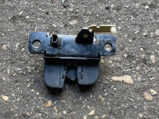 Замок багажника Volkswagen Touareg 2002-2007