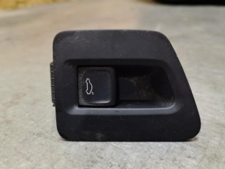 Кнопка открытия багажника Volkswagen Passat 2011-2015