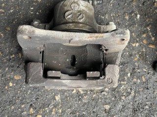 Суппорт передний правый, Toyota Prius 2005-2011
