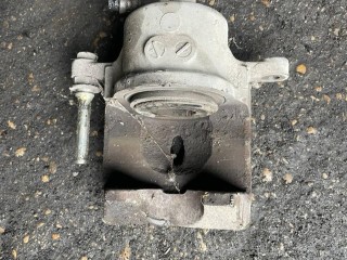 Суппорт передний левый, Toyota Prius 2005-2011