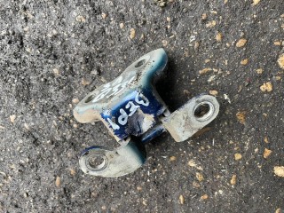 Петля двери задней левой, Toyota Prius 2005-2011