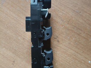 Блок управления стеклоподъемниками передней левой BMW 5 F10/F11/GT F07 2009-2013