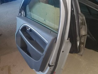 молдинг стекла двери передней правой, Volvo V70