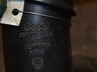 патрубок воздушного фильтра, ориг. номер 058133357A, Audi A4 B5 [рестайлинг] 1999-2001