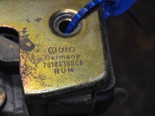 замок двери сдвижной правой, ориг. номер 701843604A, Volkswagen Transporter T4 1990-2003