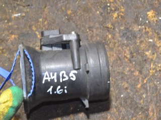 Расходомер воздуха Audi A4 B5 1994-1999