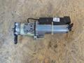 4L0910945 Моторчик (насос) подъема крышки багажника (3-5 двери) Audi Q7 4L 2012г. - фото №2