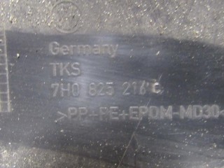 защита днища правая, ориг. номер 7H0825216C, Volkswagen Multivan T5 2003-2009