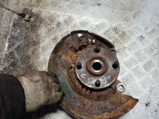 Кулак поворотный левый Toyota Yaris VERSO 1999-2003