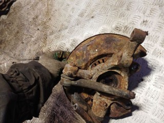 Кулак поворотный левый, Toyota Yaris VERSO 1999-2003