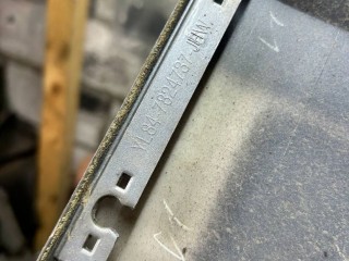 молдинг двери задней левой, ориг. номер YL847824737, Mazda Tribute 1 2000-2004
