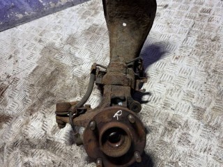Кулак поворотный правый Nissan Primera 11 1996-2000