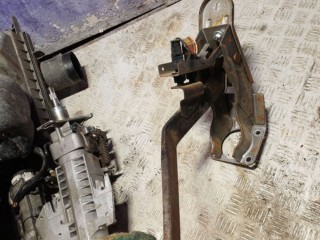 Педаль тормоза, Nissan Navara D40 2005-2010