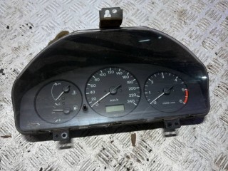 Щиток приборов (приборная панель) Mazda 626 GF 1997-1999