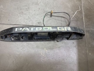 Накладка подсветки номера, Nissan Patrol Y61 1997-2010