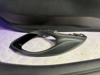 Обшивка двери (дверная карта) комплект, Toyota Yaris 4 2017-2022