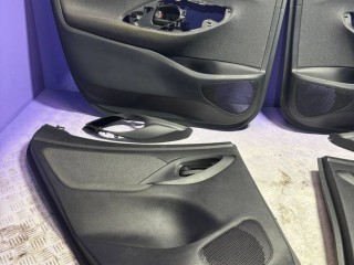 Обшивка двери (дверная карта) комплект, Toyota Yaris 4 2017-2022