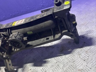 Передняя панель крепления облицовки (телевизор), Toyota Yaris 4 2017-2022