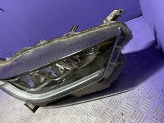 Фара правая, Toyota Yaris 4 2017-2022