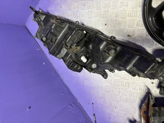 Фара правая, Toyota Yaris 4 2017-2022